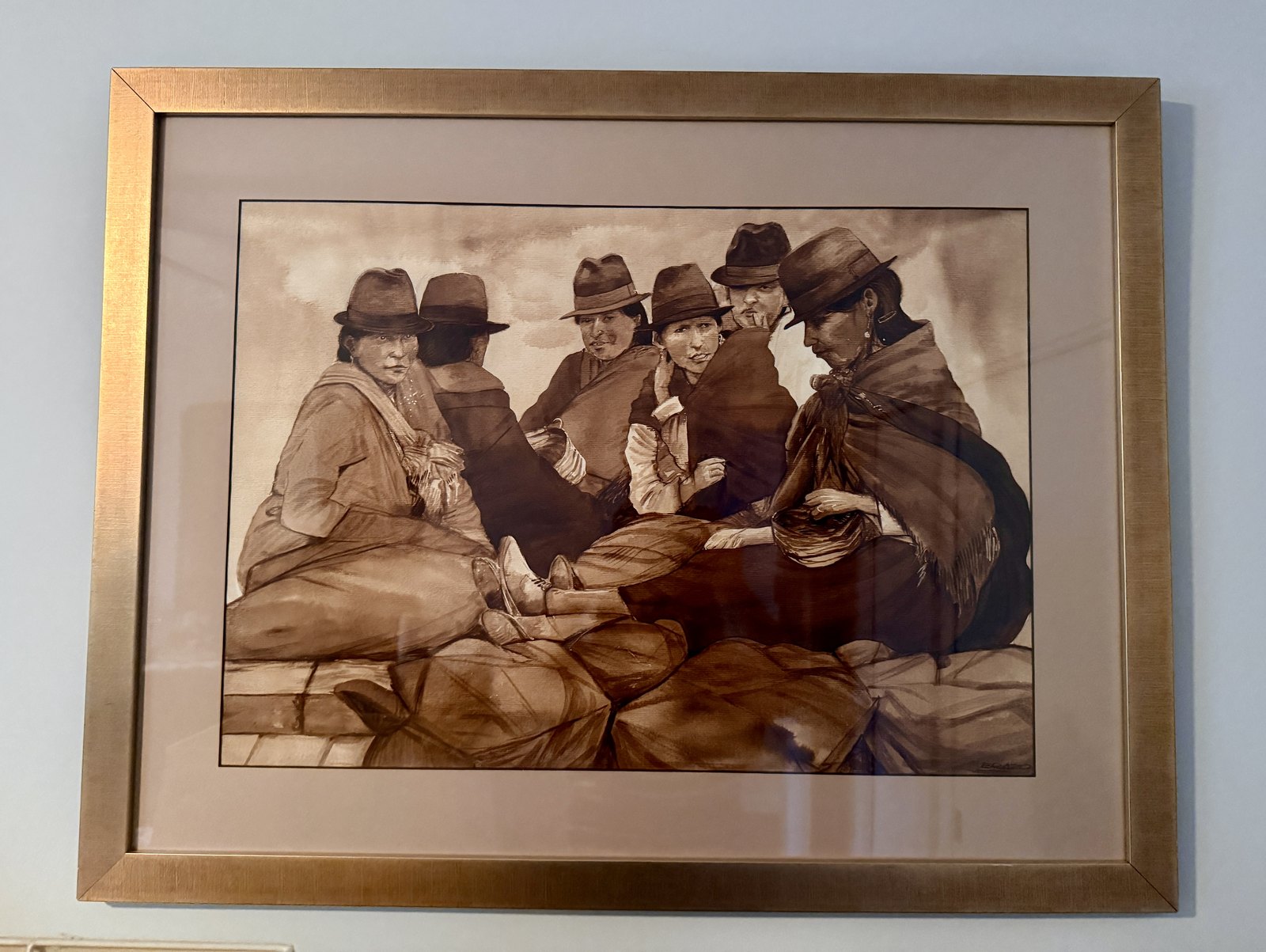 Aquarelle sepia encadree, sept figures andines assises sur des ballots, vue de face