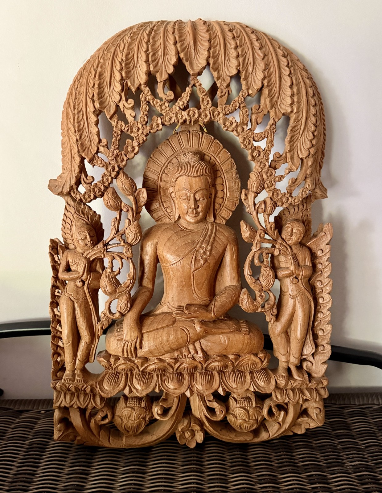Panneau mural Bouddha sculpté à la main, ajouré, deux figures célestes