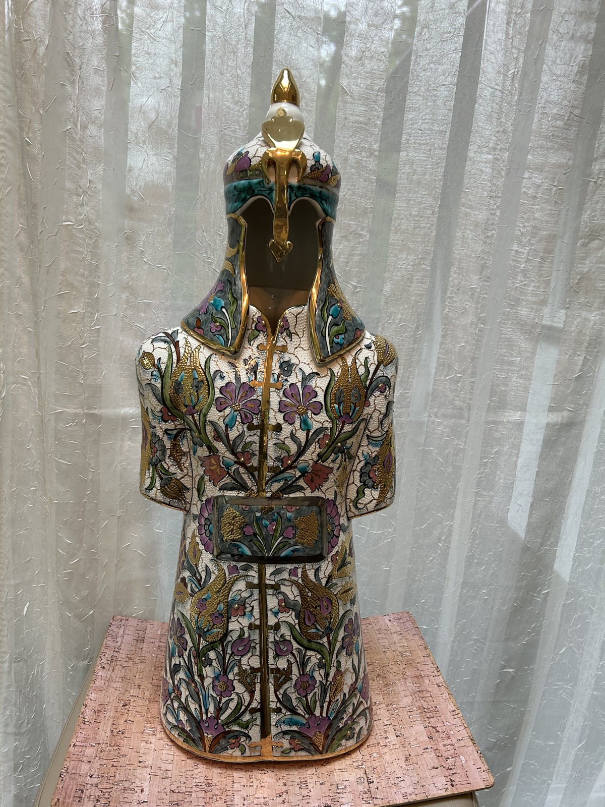 Buste de guerrier ottoman en céramique peinte à la main, style Iznik
