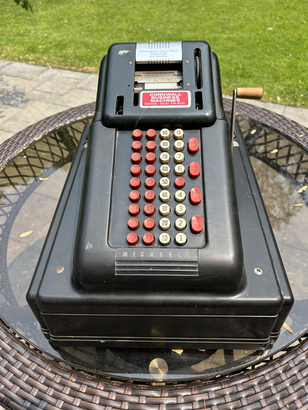 Machine à additionner vintage, calculatrice à ruban