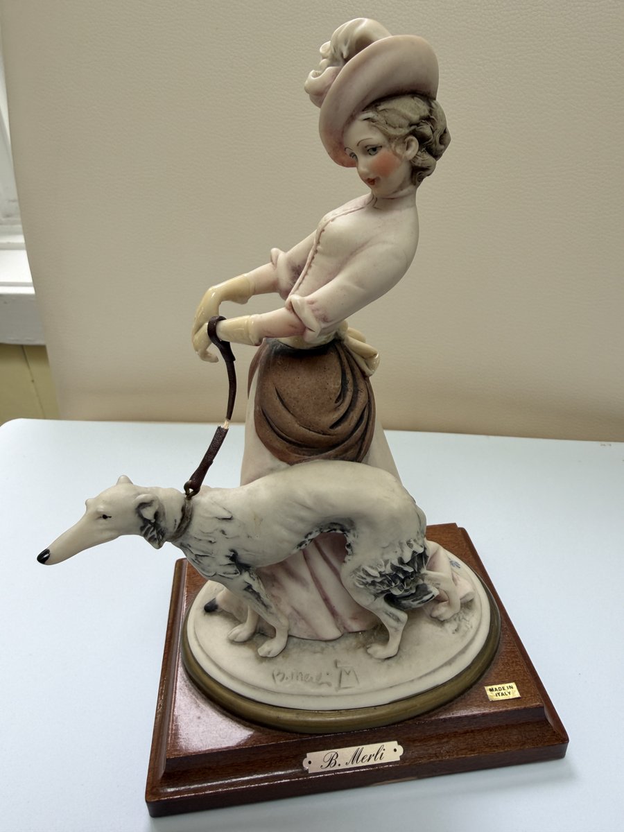 Figurine porcelaine « Dame au lévrier » — B. Merli, Italie