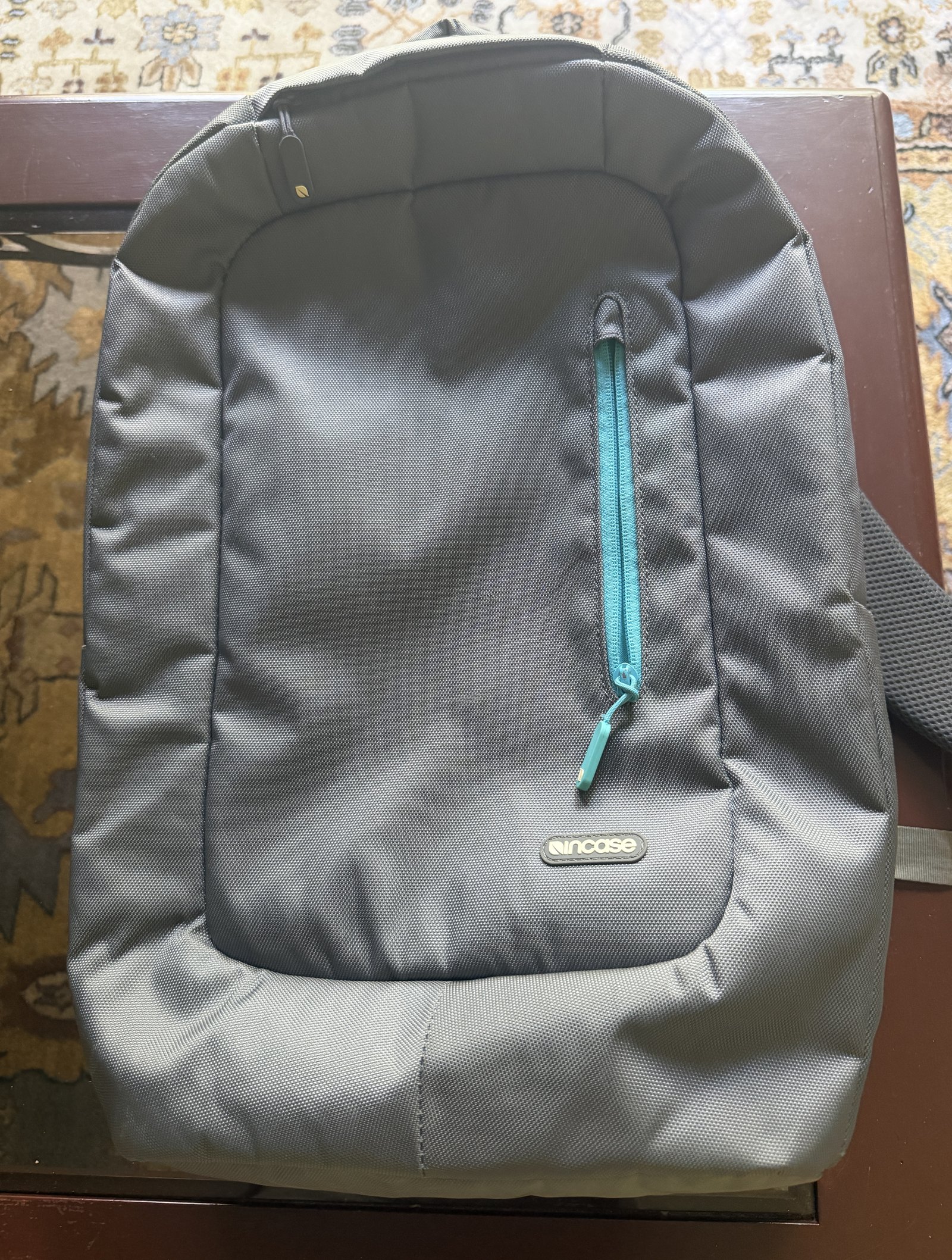 Sac à dos Incase Portal Series gris, vue de face