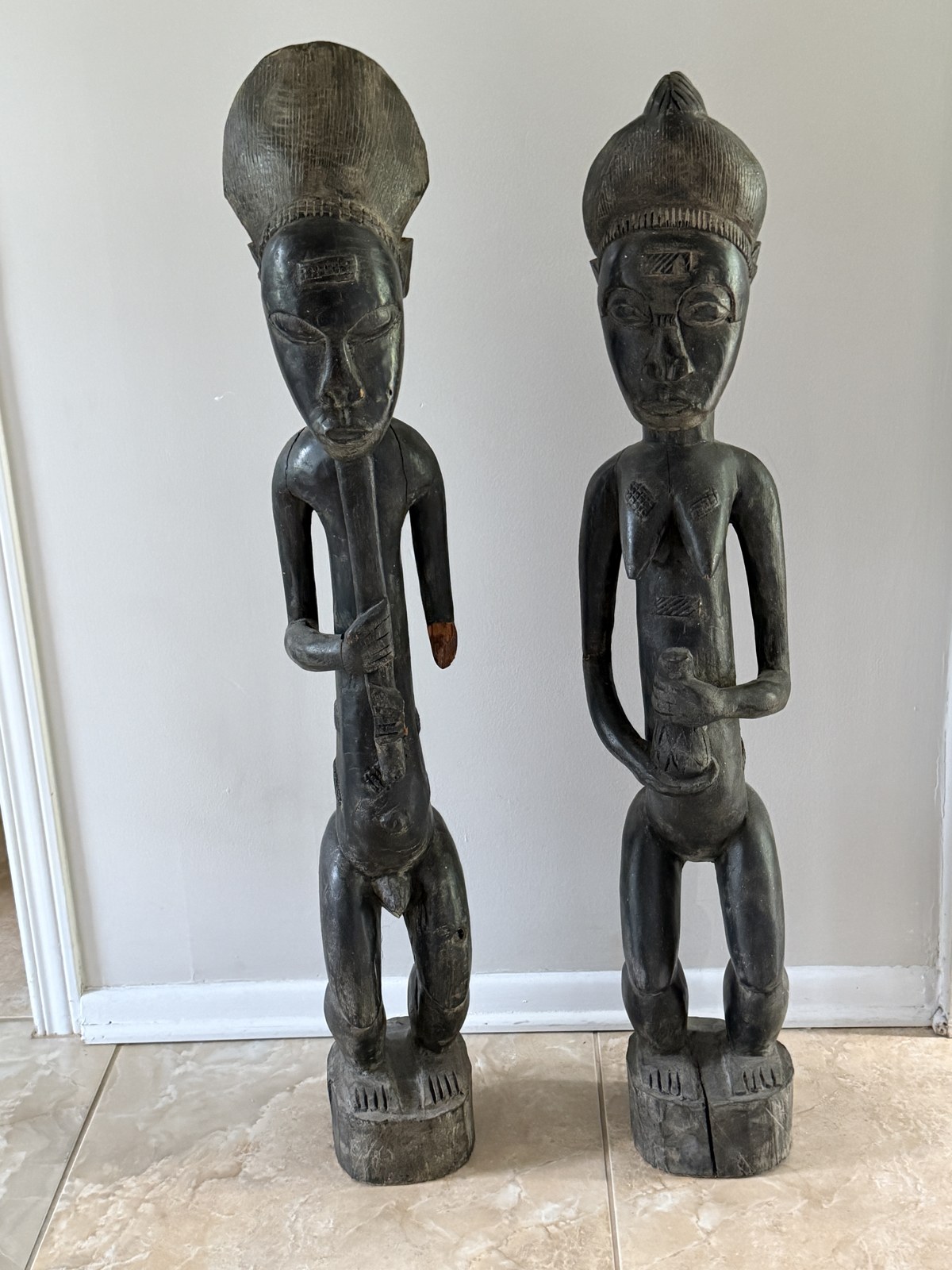 Paire de statues africaines jumelles en bois sculpté