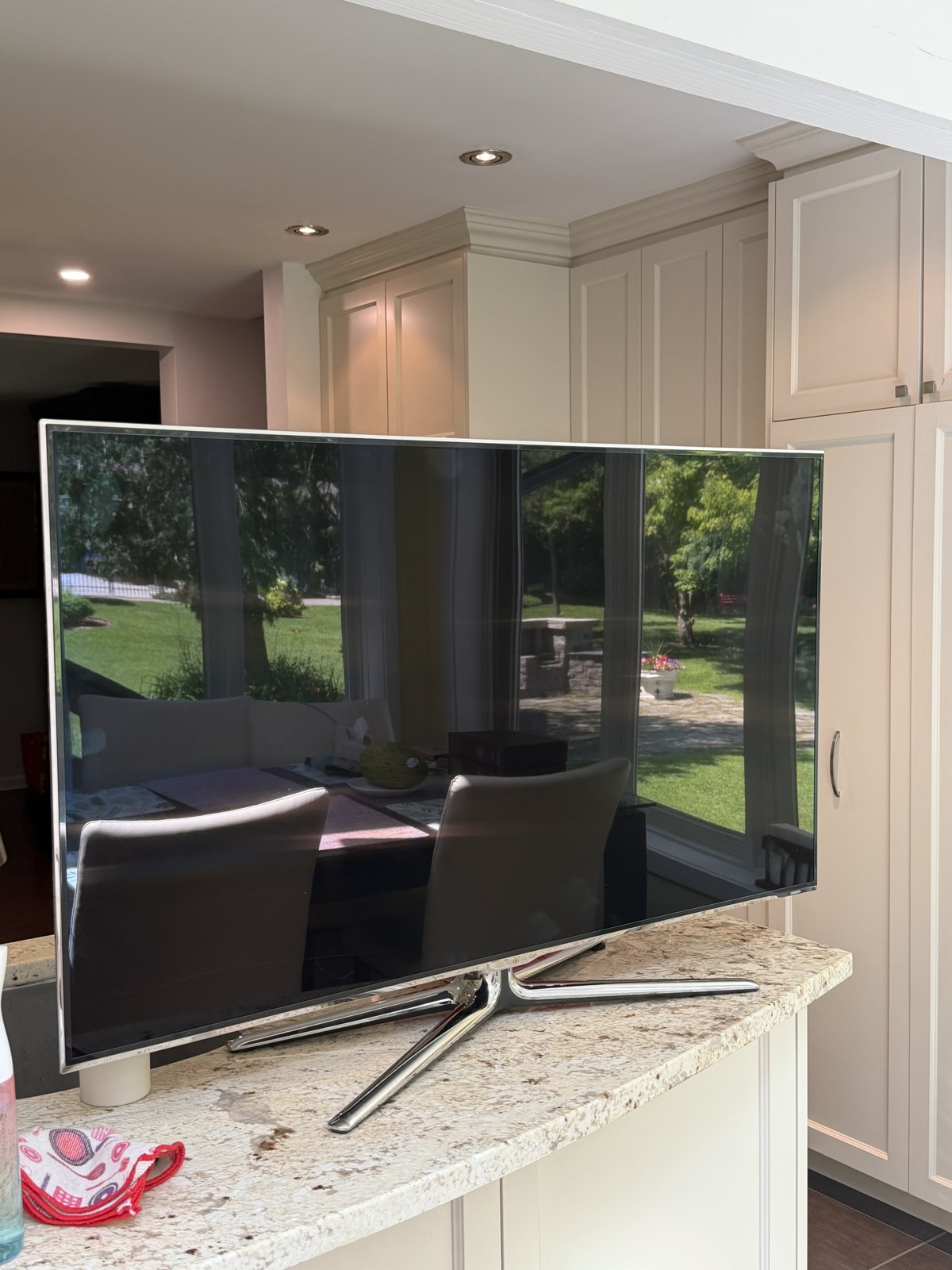 Téléviseur Samsung 46 pouces LED Smart TV sur pied