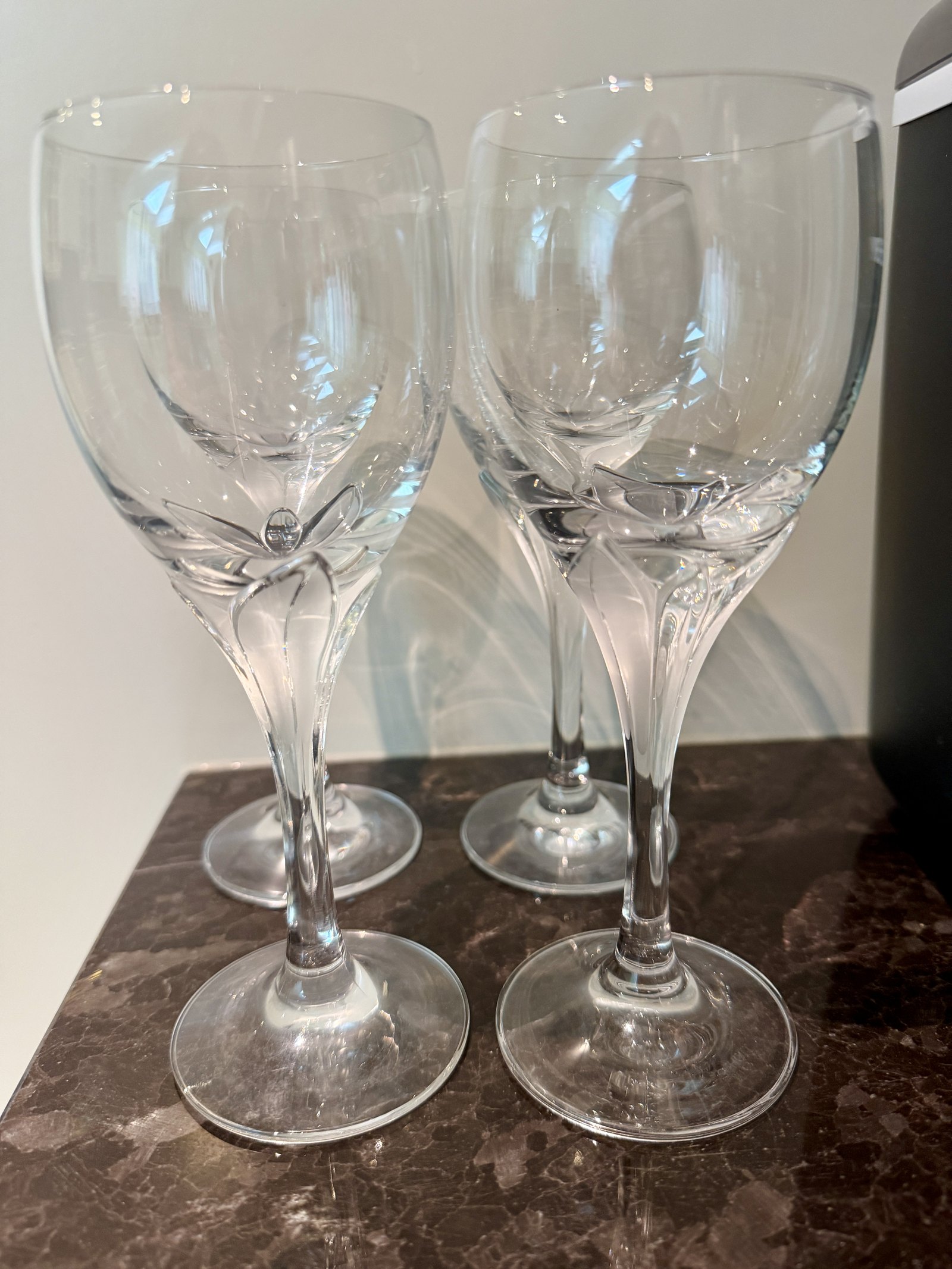 Verres à vin en cristal à tige fleur